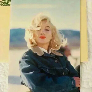 Marilyn Monroe Blank Postcard by graphique de france 1990